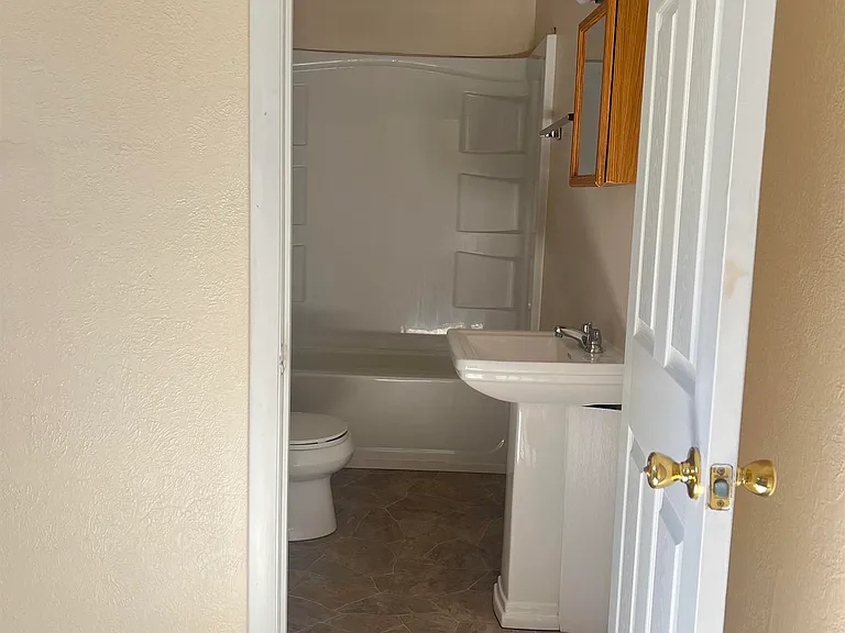 230 Cornell Ave — Photo 10