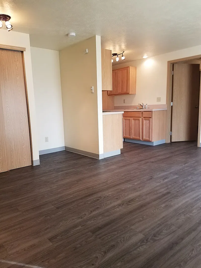 East Mission Apartments — Photo 4