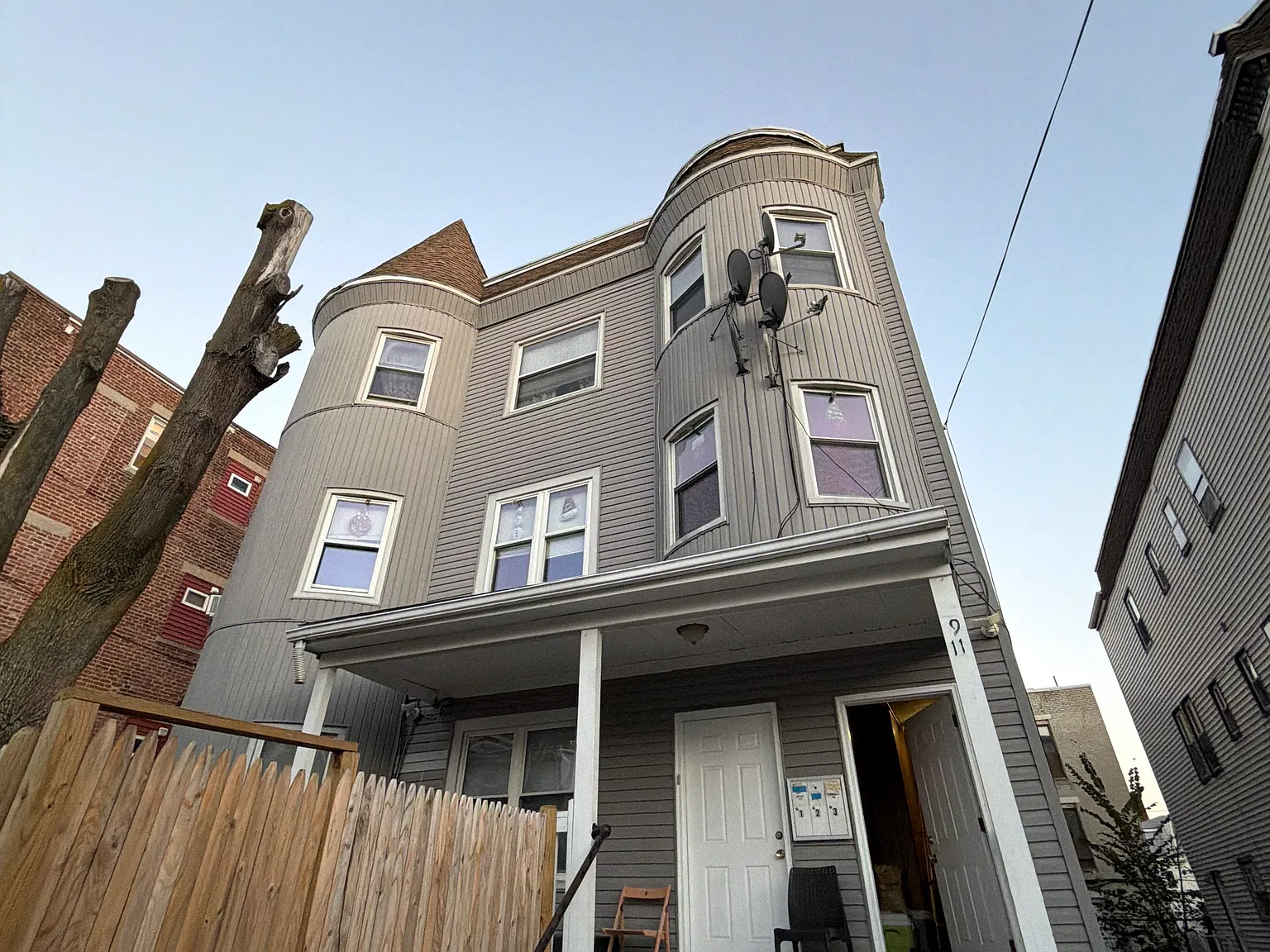 3 bed, $3,000 — Photo 1