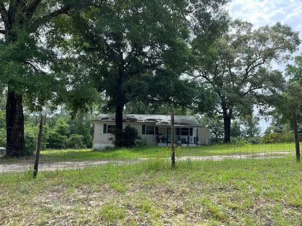 4969 Douglas Ferry Rd, Caryville, FL 32427
