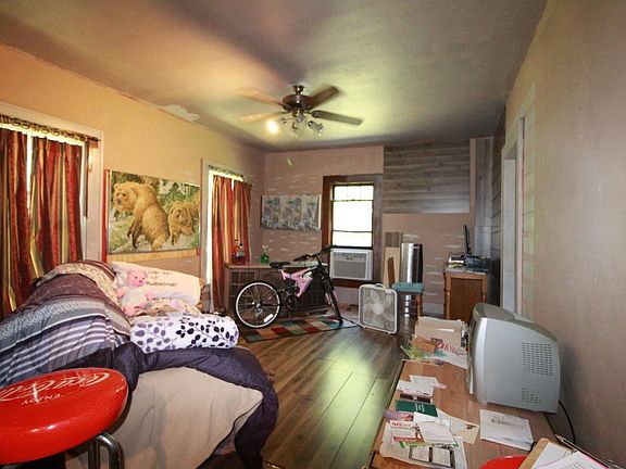 5th image of 1001 N Olive St