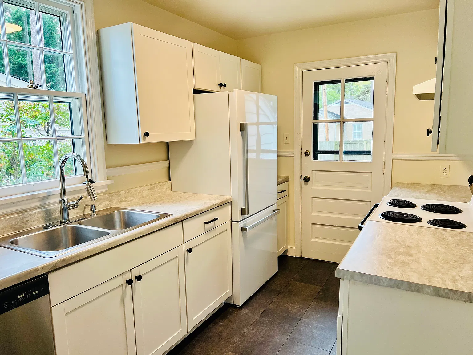 3 bed, 864 sqft, $1,995 — Photo 3