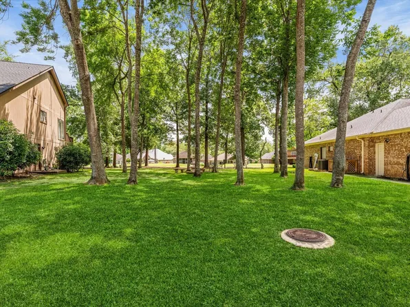 15 Summer Hill Dr, Montgomery, TX 77356