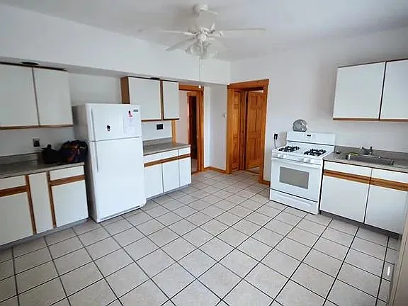 61 Mount Vernon St #2 — Photo 2