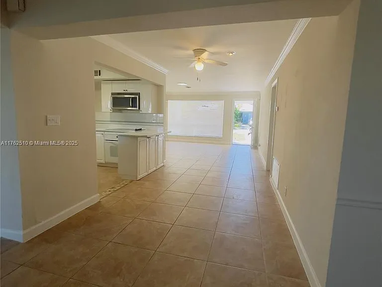 349 NE 31st St — Photo 16