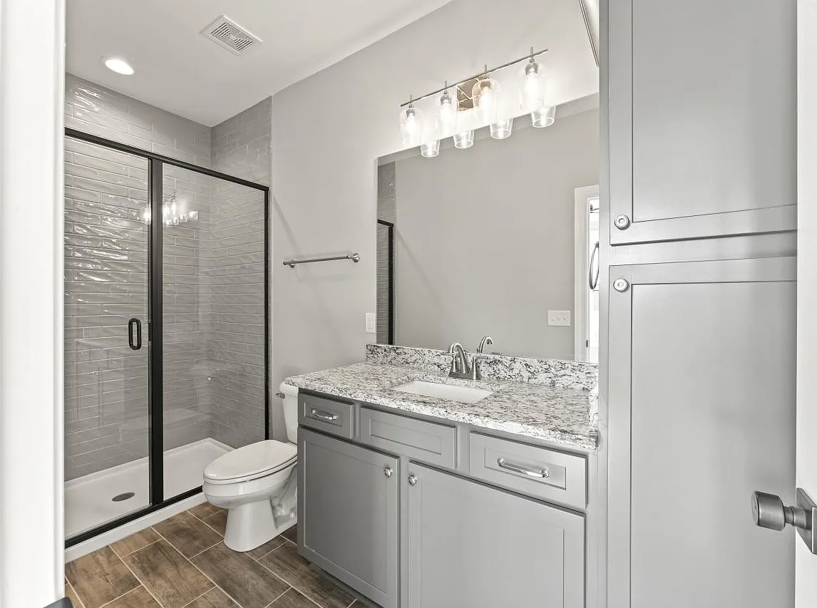 3 bed, 2.5 bath, 1684 sqft, $2,200 — Photo 3