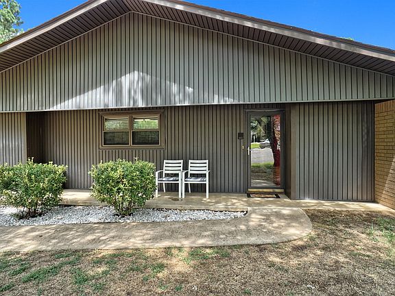3rd image of 201 Wisteria Ct