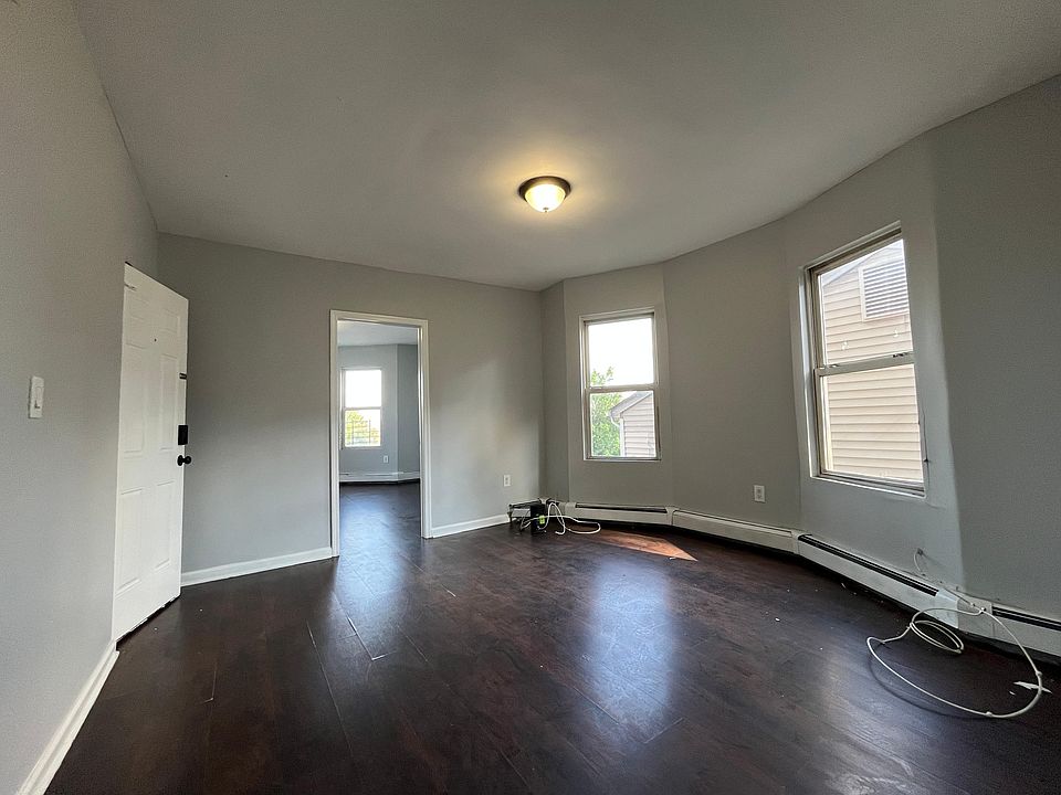 1st image of 133 Elizabeth Ave APT 2