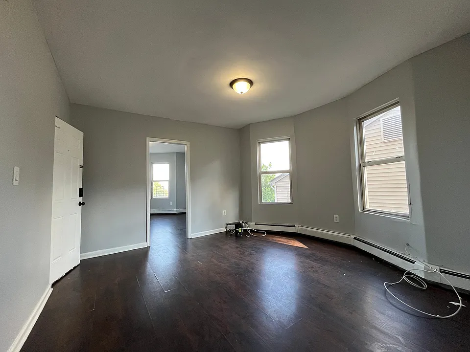133 Elizabeth Ave #2
