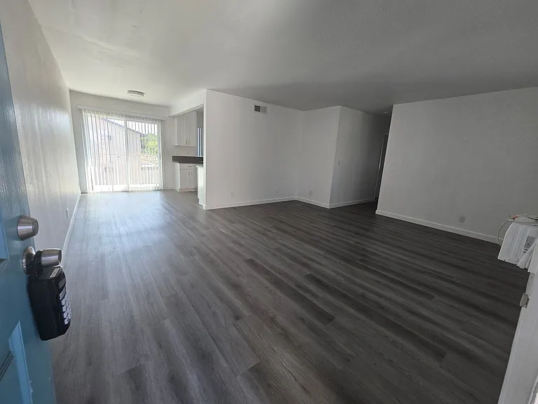 2650 E Park Ln — Photo 4