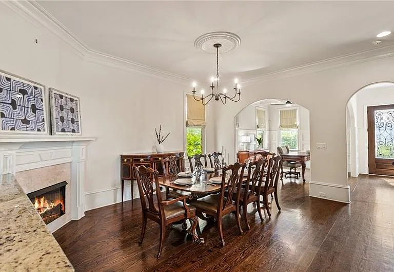 629 Boulevard NE — Photo 17