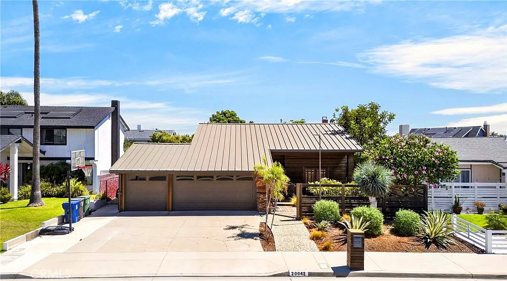 4 bed, 1886 sqft, $6,000 — Photo 1