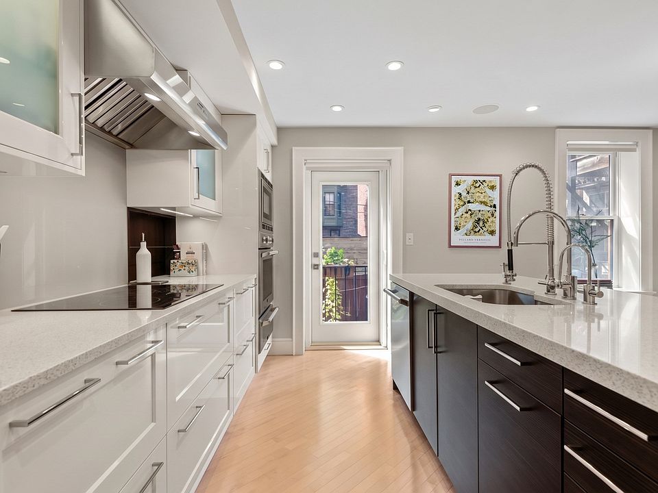 1st image of 50 Rutland Sq #1