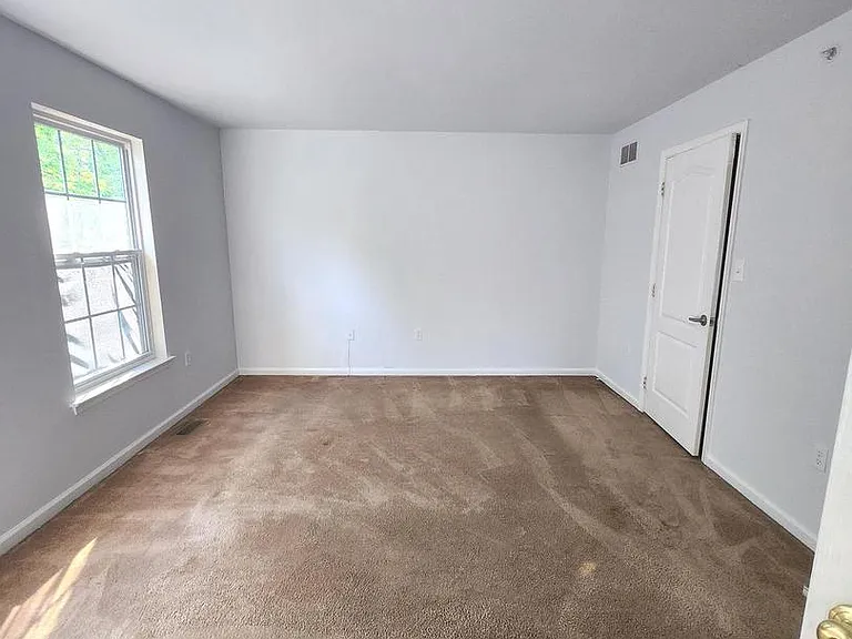 302 Hidden Dr — Photo 19