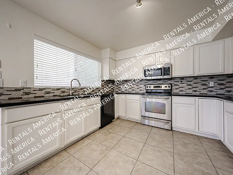 2361 W Myrtle Dr — Photo 14