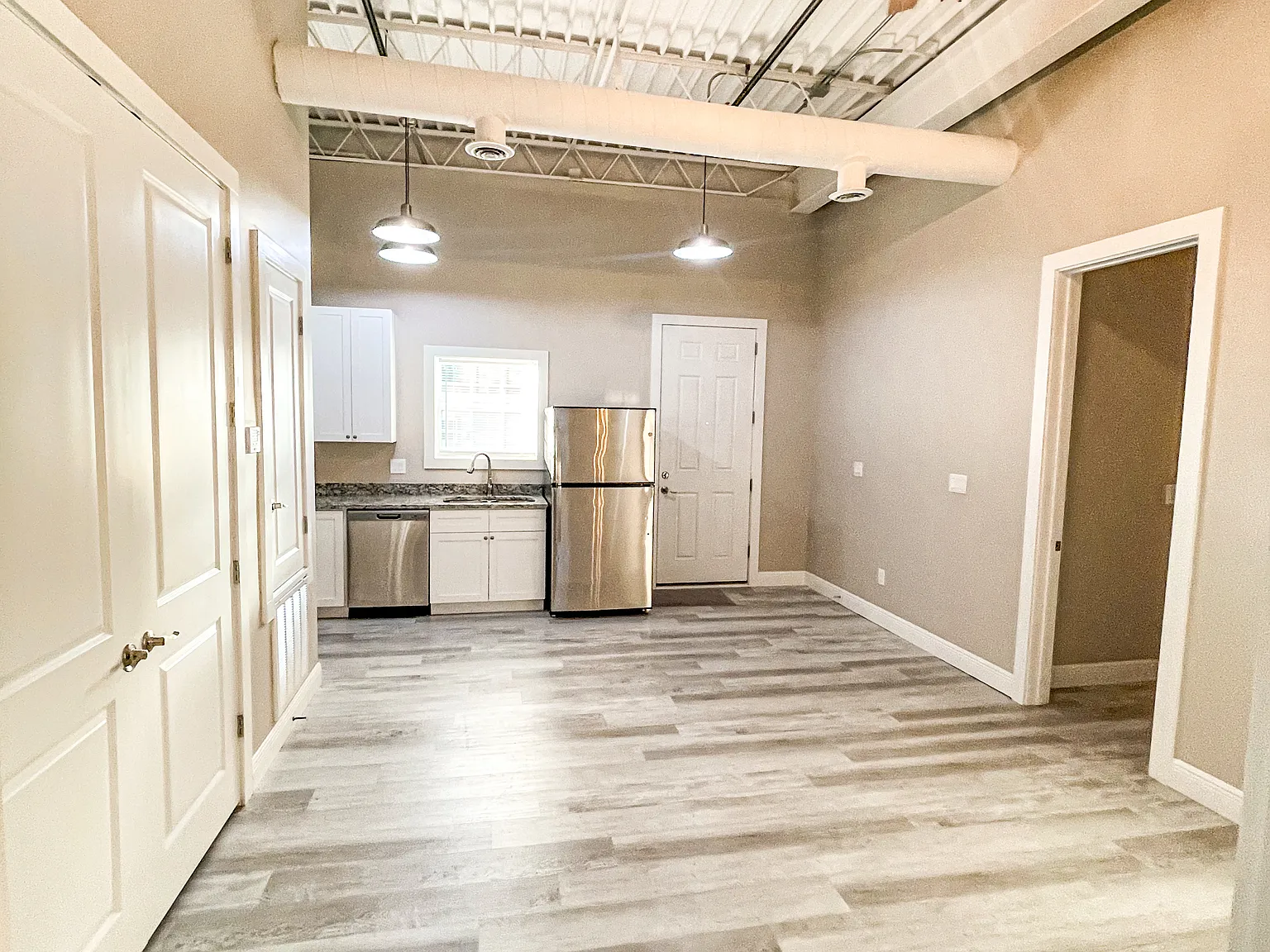 902 Howard Ave — Photo 2