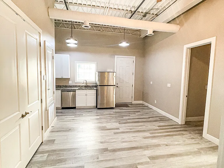 902 Howard Ave #9 — Photo 2