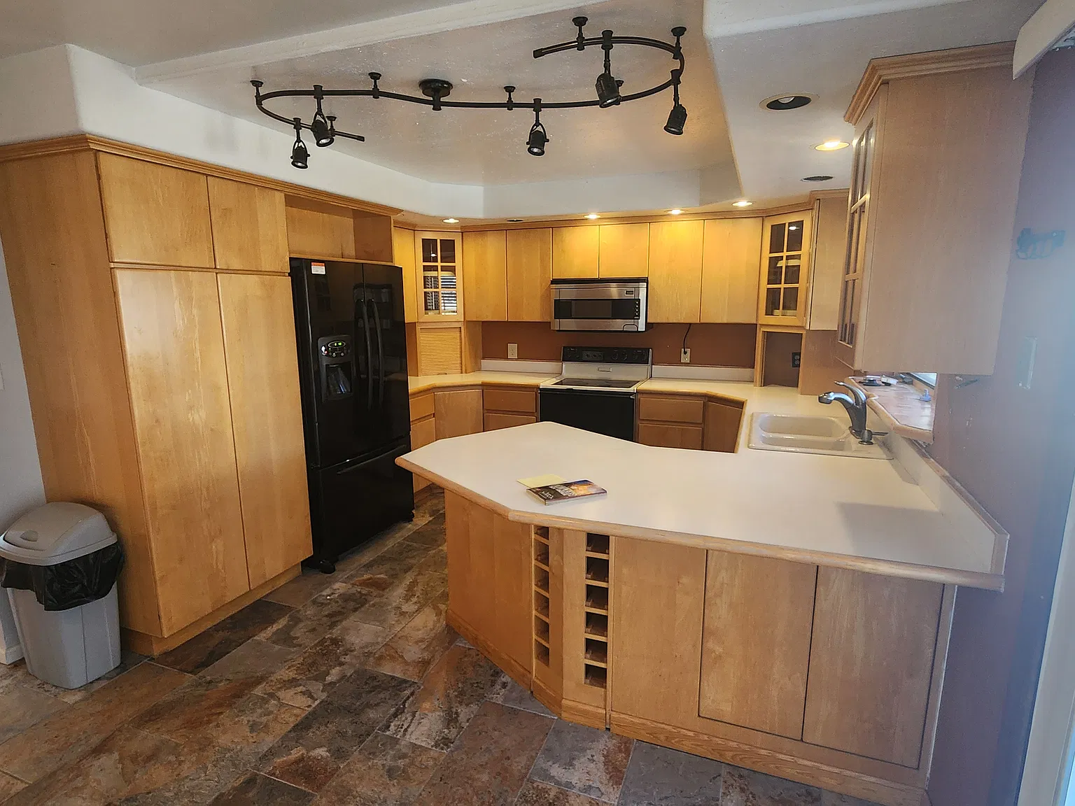 3 bed, 2028 sqft, $2,100 — Photo 3
