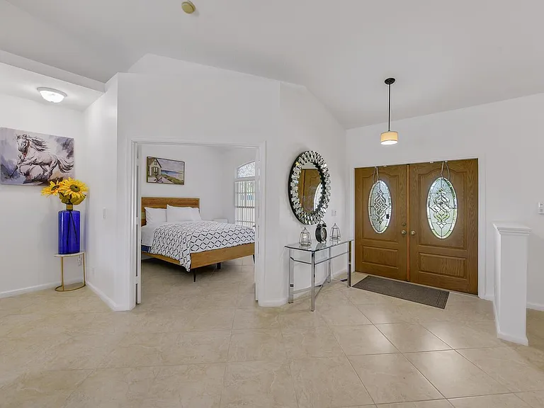 1935 Primrose Ln — Photo 4