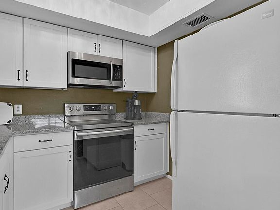 5th image of 1674 SE Green Acres Cir #201