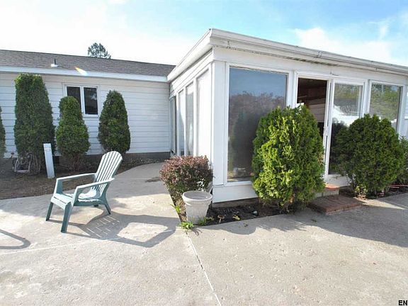 5th image of 7 Kennedy Dr