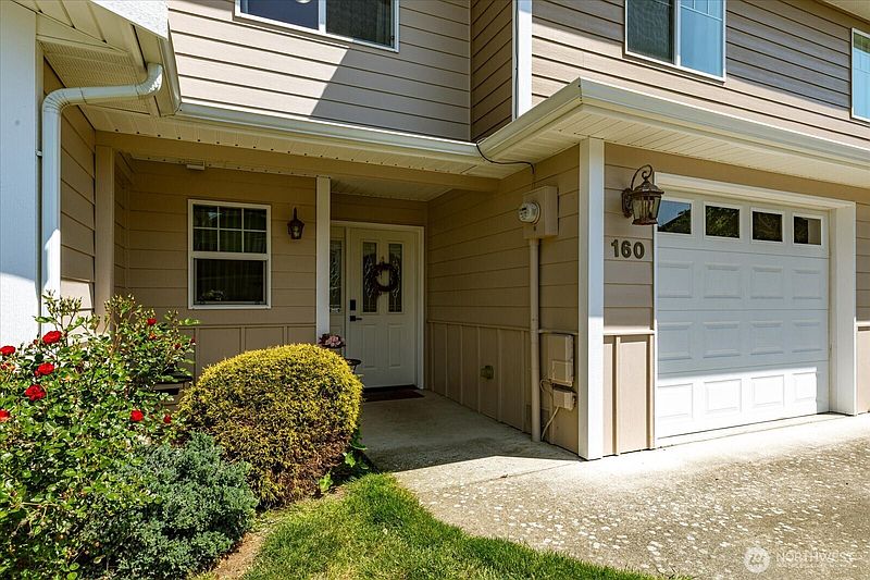 2nd image of 160 NE Melrose Drive