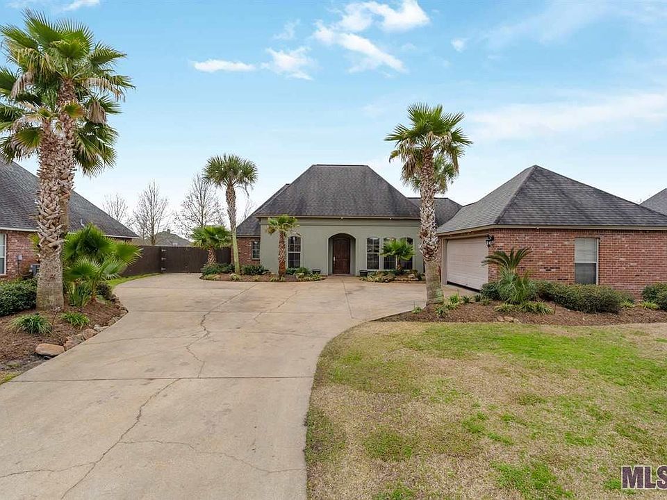 1st image of 823 N Brusly Oaks Dr