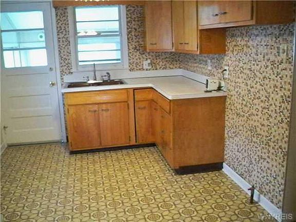 3rd image of 332 Brookside Dr