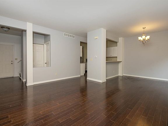 4th image of 4552 Hilltop Dr