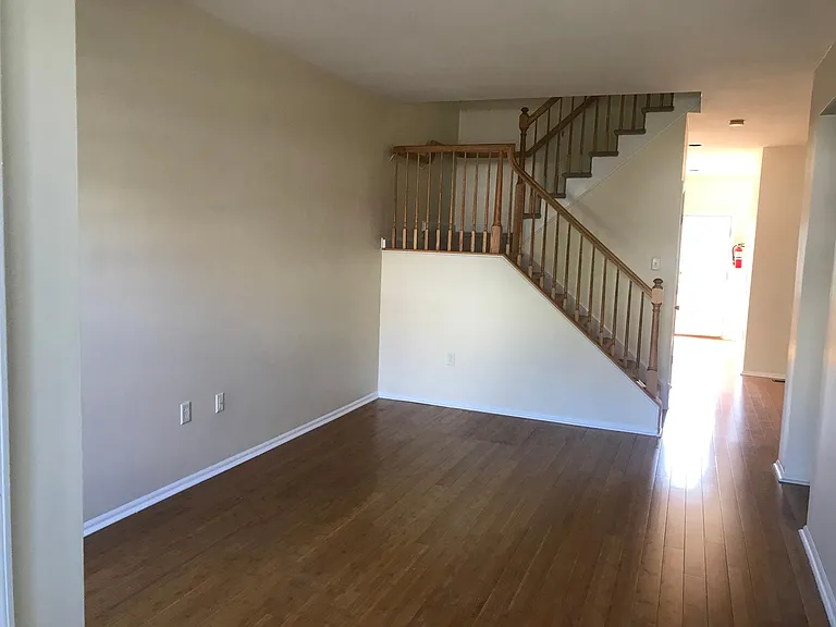 808 Margaret Ct — Photo 5