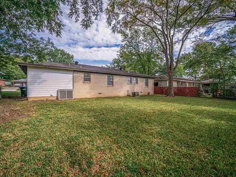 812 Glencrest Ln — Photo 34