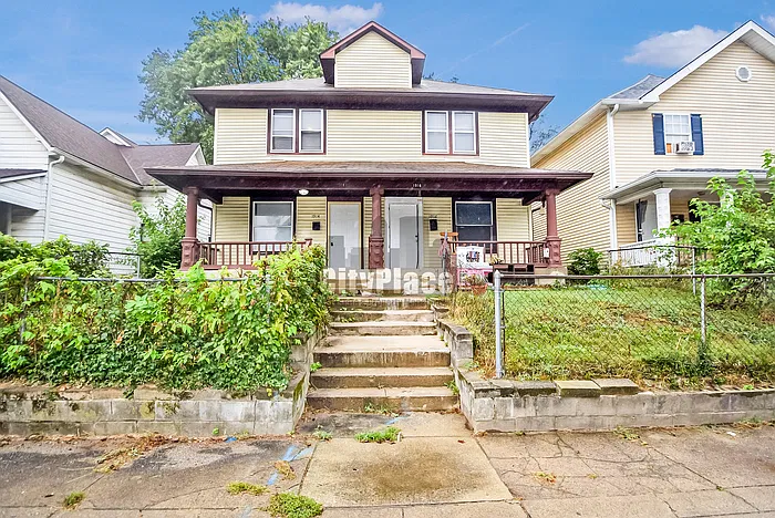 3 bed, 1.0 bath, 1408 sqft, $995 — Photo 1