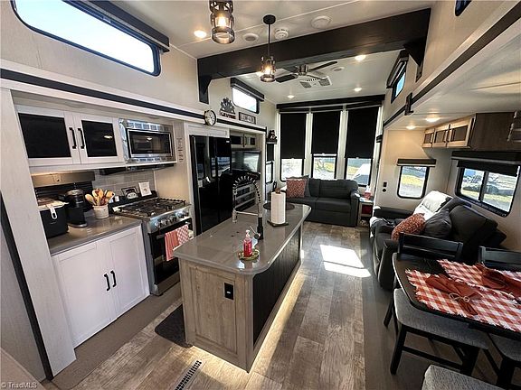 4th image of 106 Eagle Dr