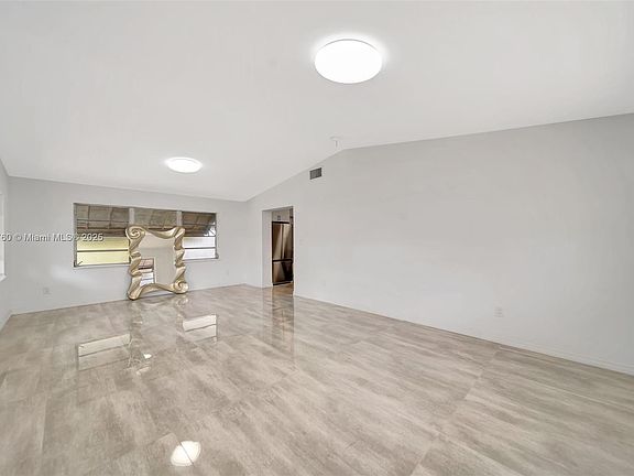 4th image of 1677 NE 178th St