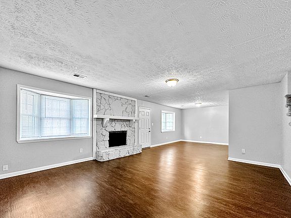 3rd image of 9289 Forest Knoll Dr
