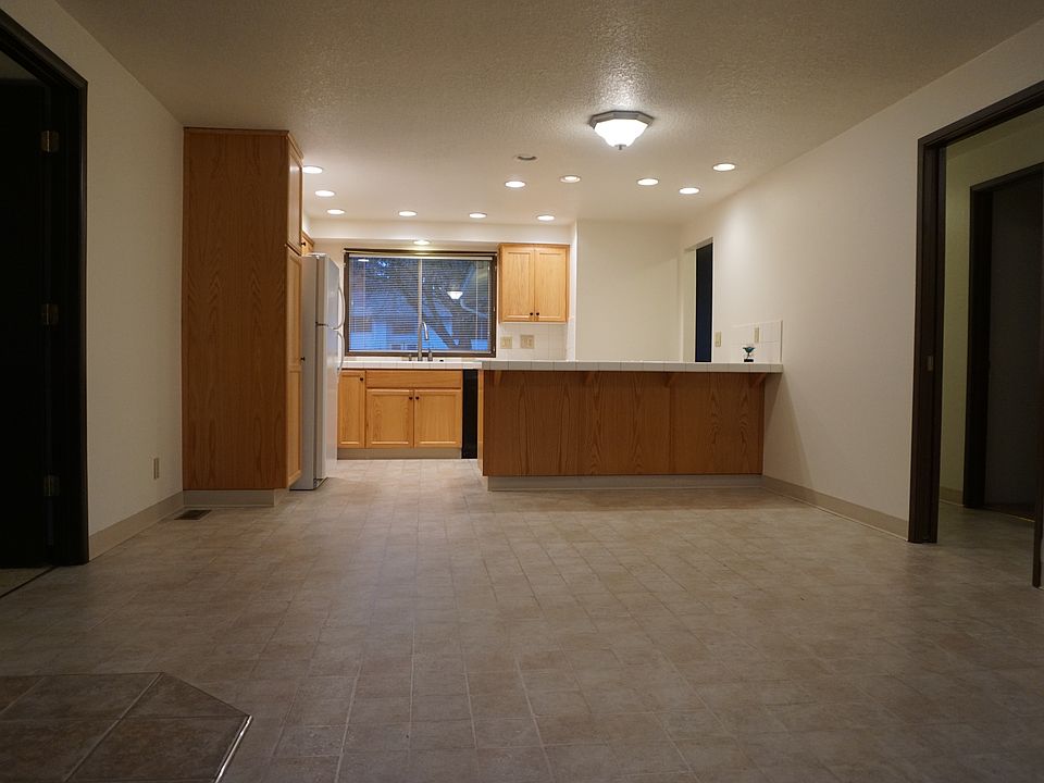 2nd image of 5911 SE Sundial Ct