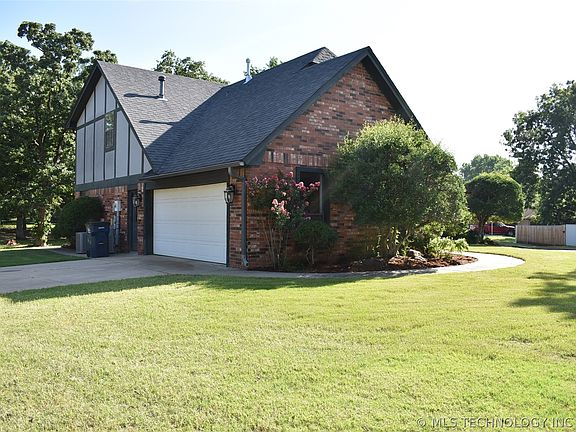 4th image of 2430 Northwood Dr