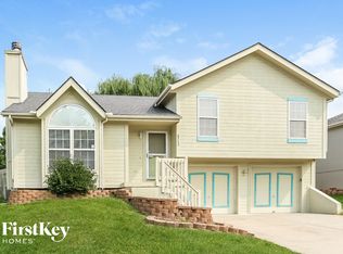 6713 S Brookside Rd, Pleasant Valley, MO 64068