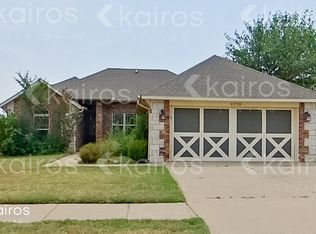 11728 SW 18th St, Yukon, OK 73099