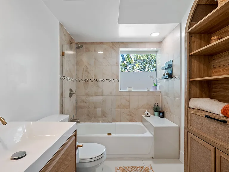 528 NE 72nd St — Photo 27