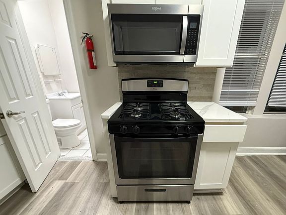 4th image of 5706 Hudson Ave #12
