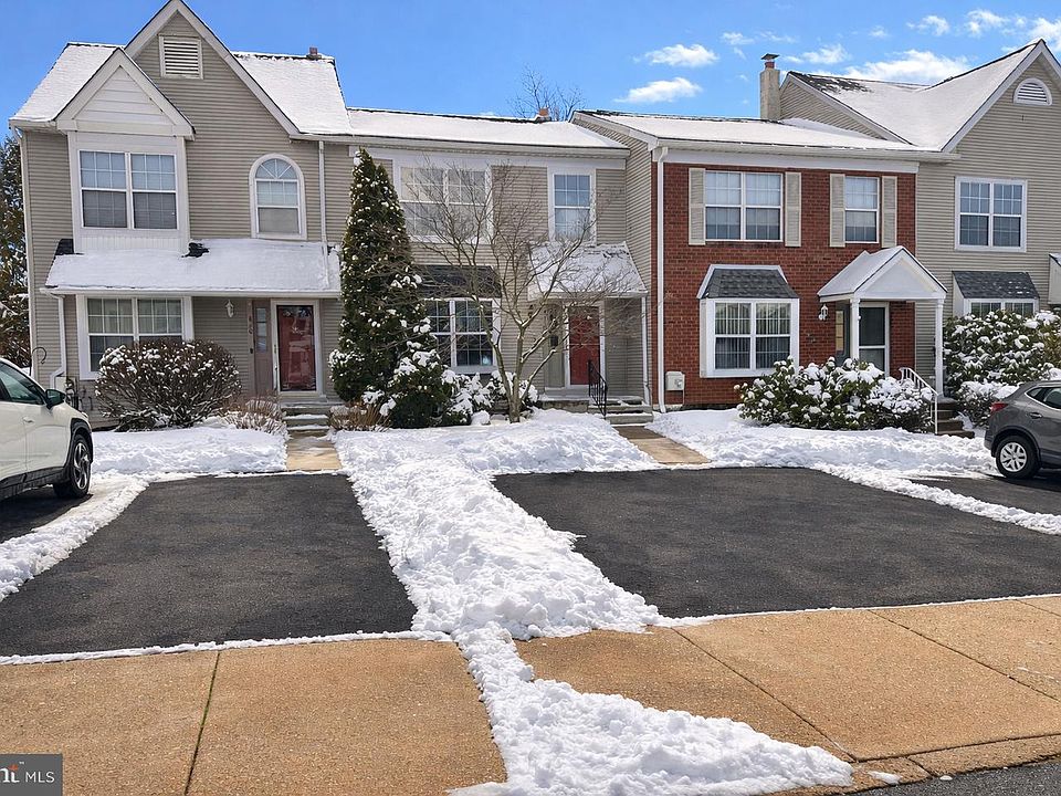 1st image of 818 Treetop Ln