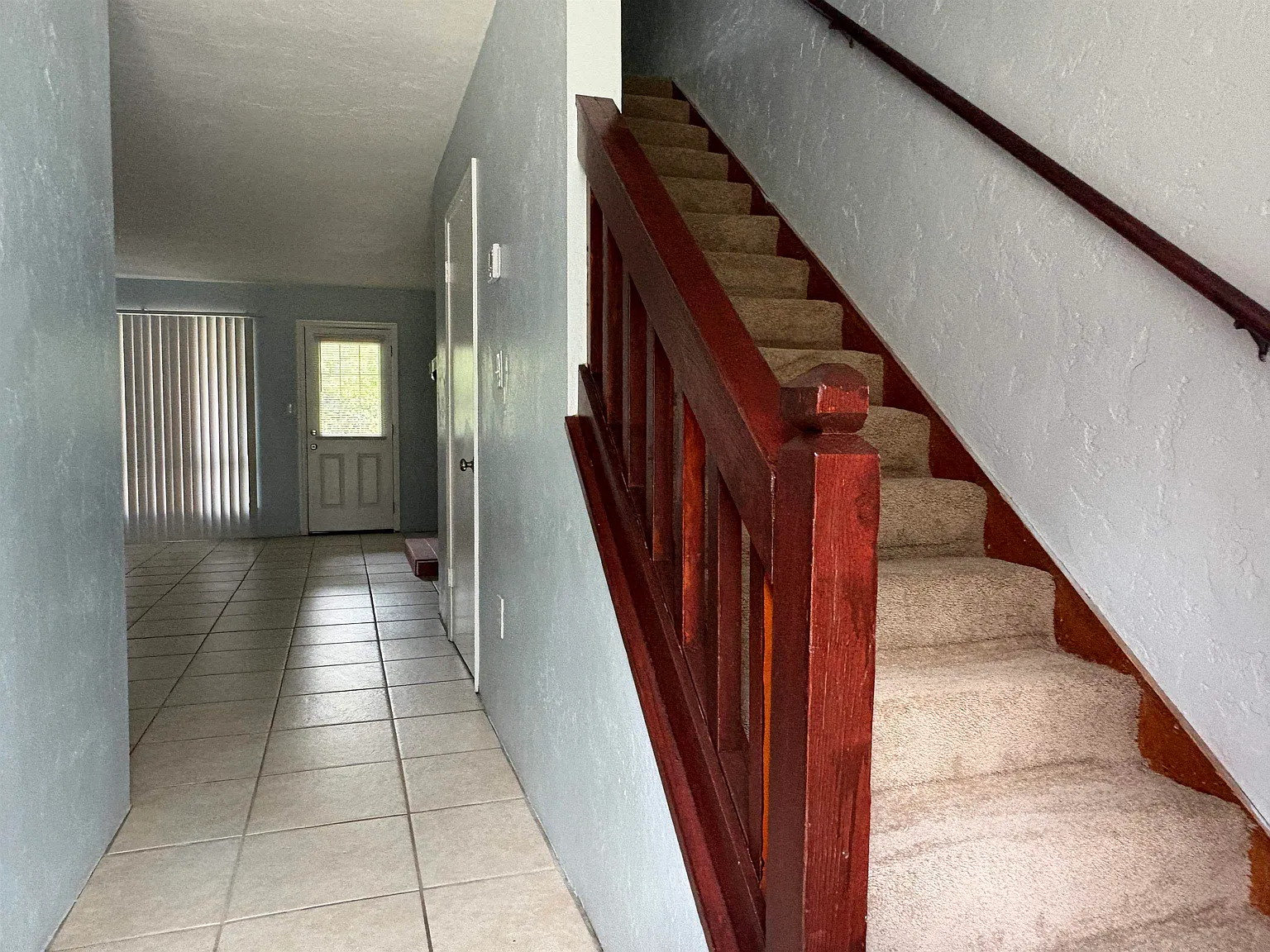 2 bed, 1.5 bath, 1000 sqft, $1,050 — Photo 3