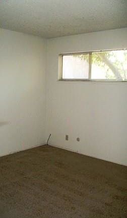 5th image of 927 Bell St