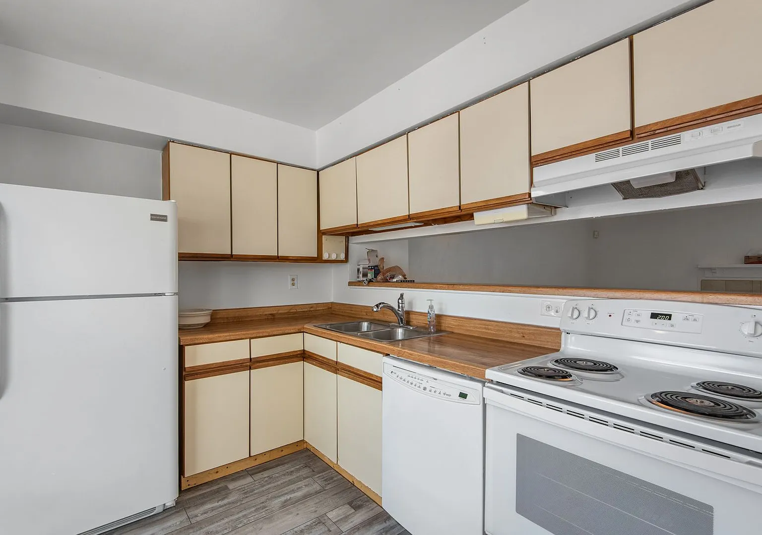 Virginia Beach Townhome — Photo 2