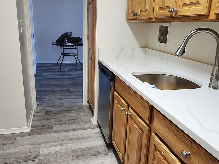 860 E Broadway #5F — Photo 8