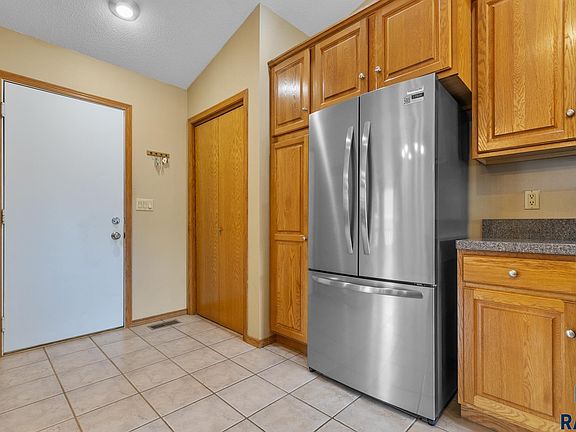 5th image of 4108 S Bond Ave