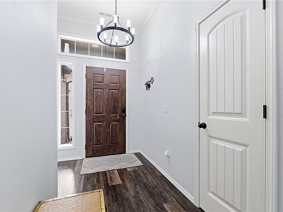 4th image of 1103 Mitchell Ln
