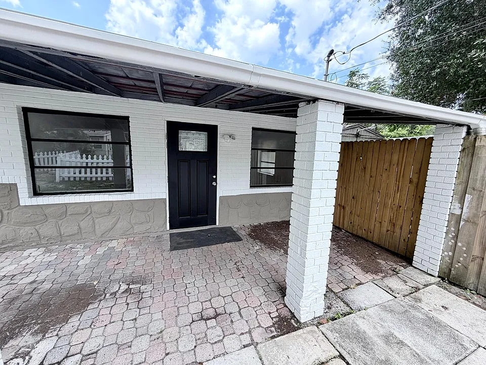 5074 Mapletree Ln