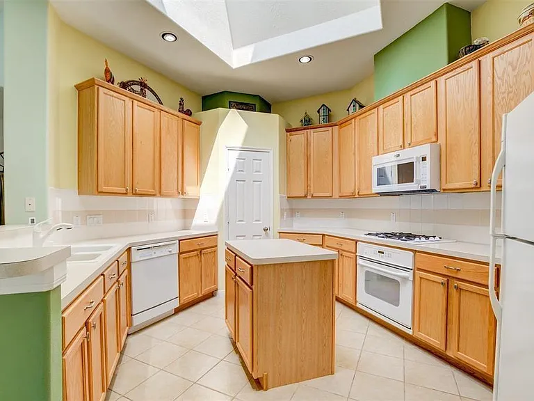 2608 Easton Springs Ct — Photo 7